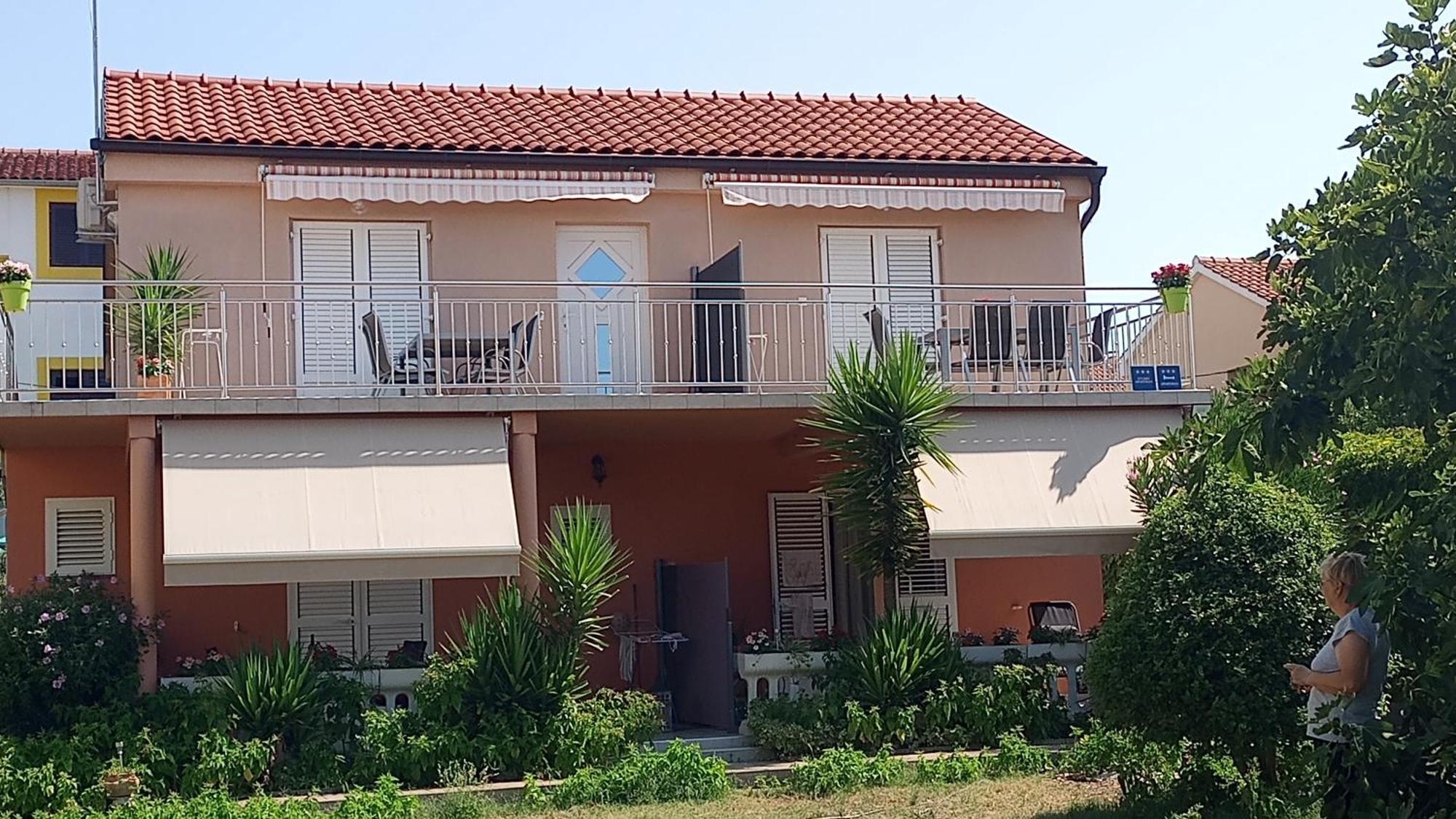 Mendula Apartment Pakostane Exterior photo